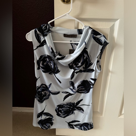 Multi colored small house new with tags - Picture 1 of 1